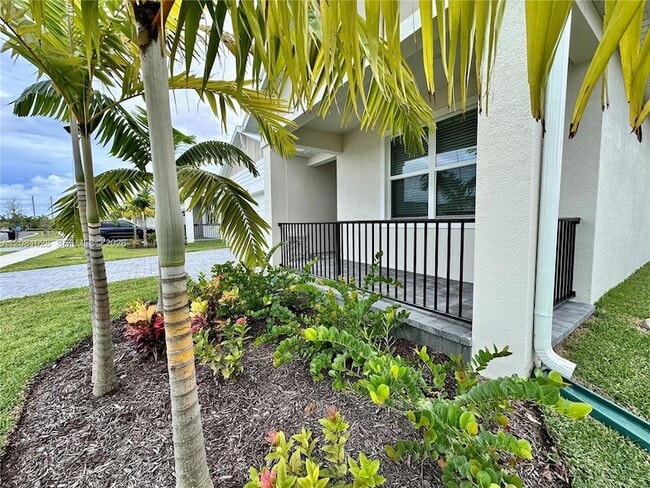 9035 Dahlia Cir