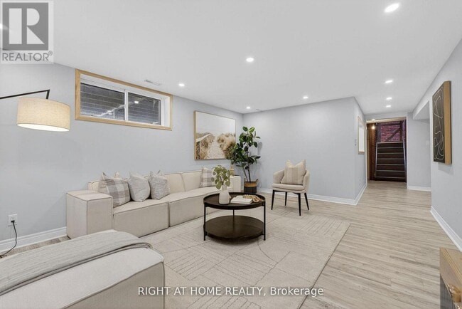 Photo - 30 Ptarmigan Crescent
