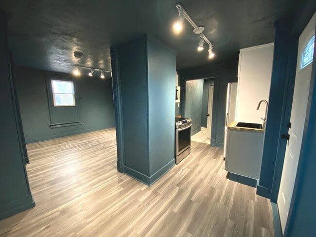 2200 Richmond Ave Unit Upstairs N