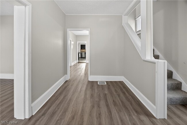 Photo - 1566 Winchester Ave