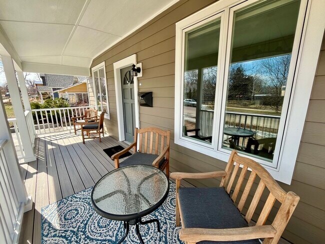 Photo - 3965 Yates St