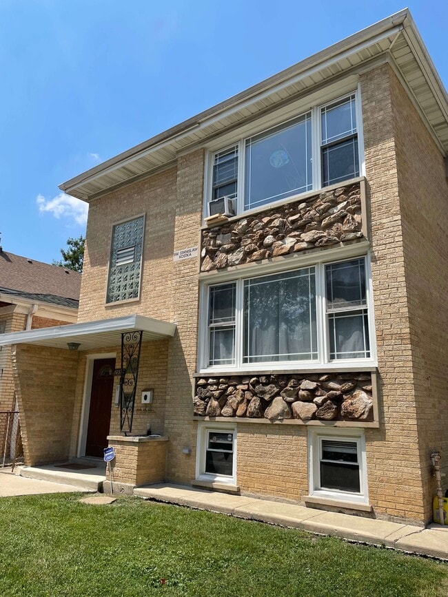 Building Photo - 2952 N Dawson Ave Unit 2 Rental