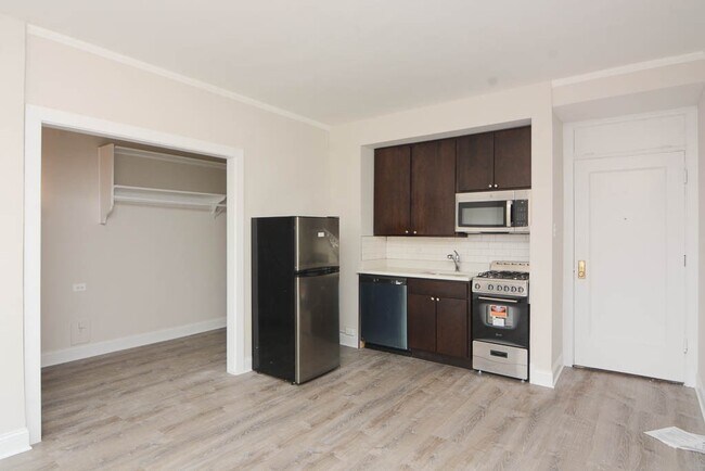 Photo - 3335 W Diversey Ave Condo Unit 813