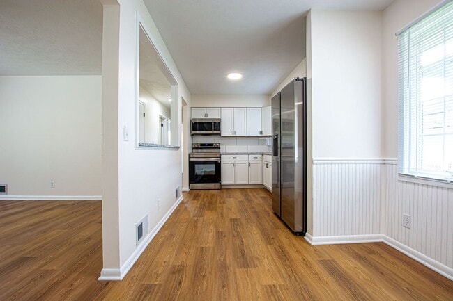 Photo - 3 Bedroom / 2 Bath Home with Finished Basment and Washer/Dryer!