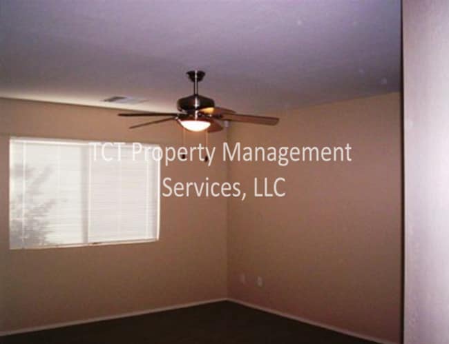 Great 3 Bedroom home in Estrella Vista!