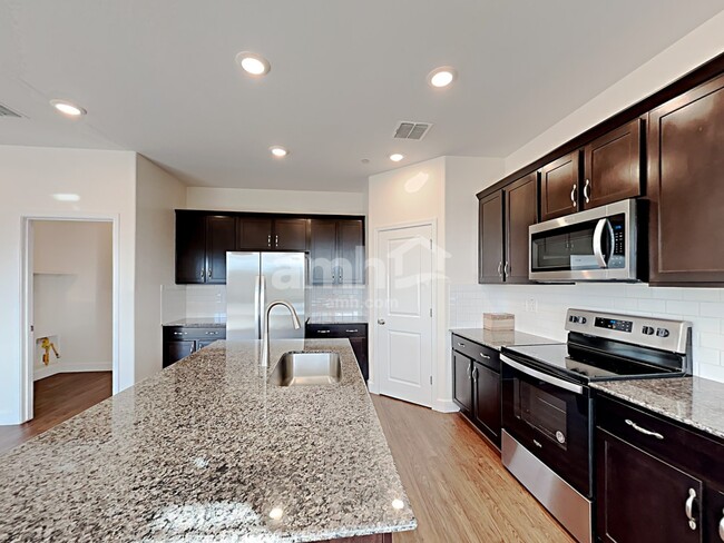 Photo - 5919 W Columbine Dr