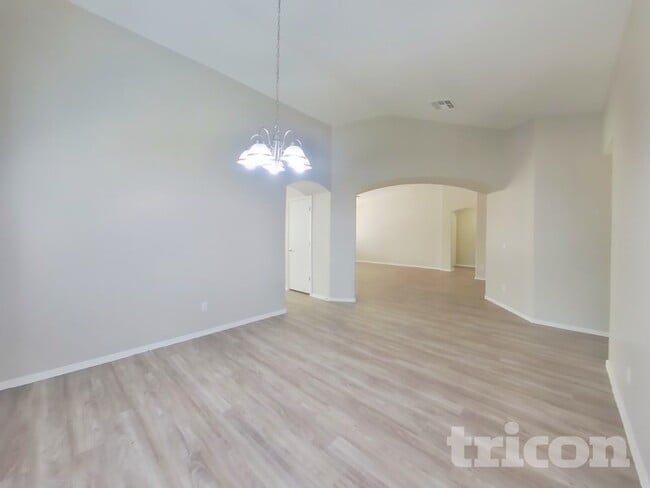 Photo - 2117 W Pickett Ct