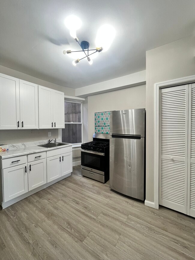 Building Photo - 489 Kennedy Blvd Unit 5