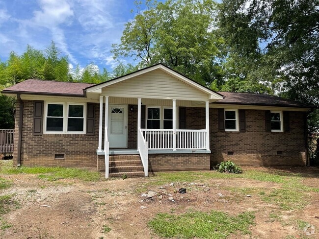 Building Photo - NEWLY RENOVATED 3 BED, 2 BATH BRICK HOME L...