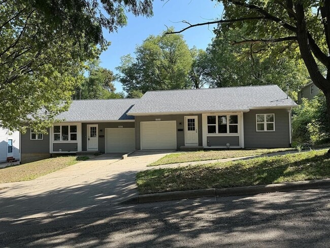 Building Photo - 858 Houseman Ave NE