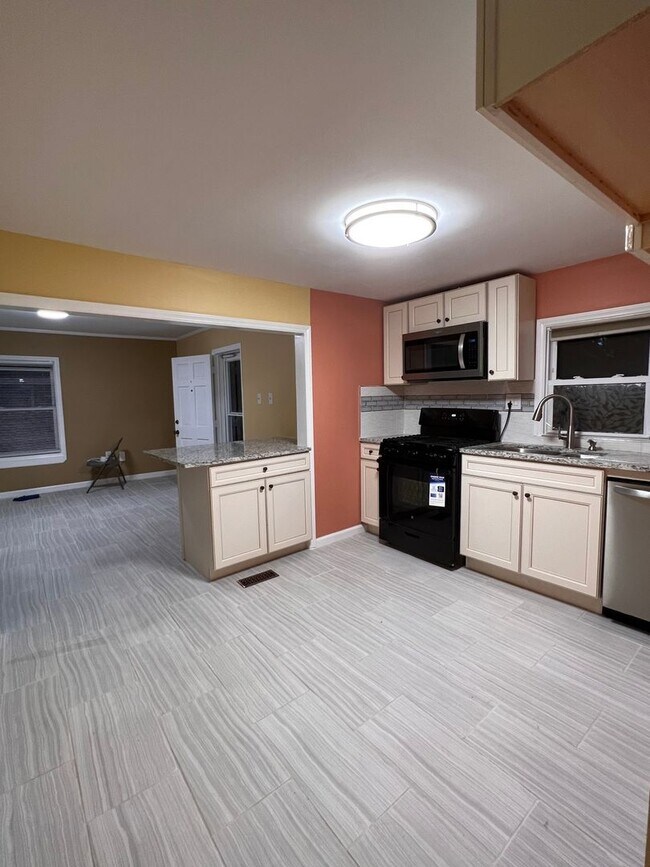 Photo - 117 Barbee Rd