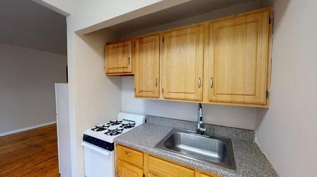 383 Grand St Unit 404