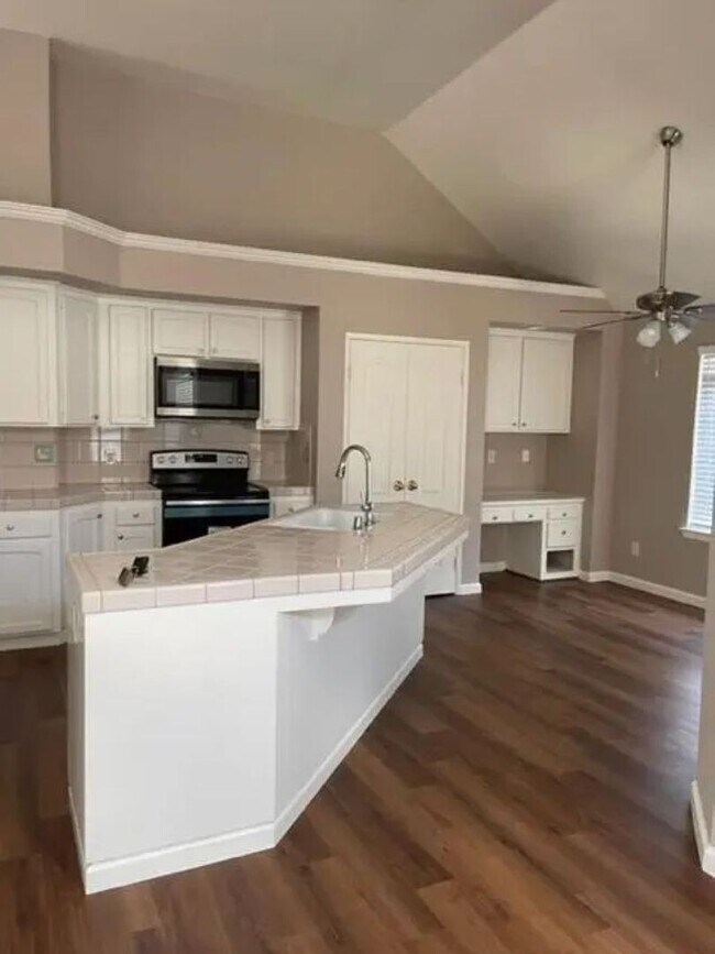 Photo - Hot Rental Alert! Gorgeous North Fresno Home!