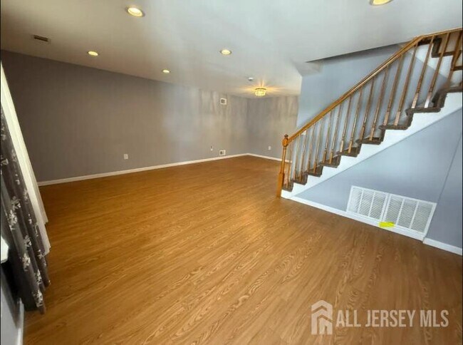 Photo - 942 Thomas Ave