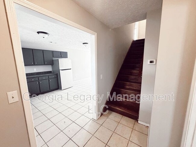 Photo - 896 Campbell St