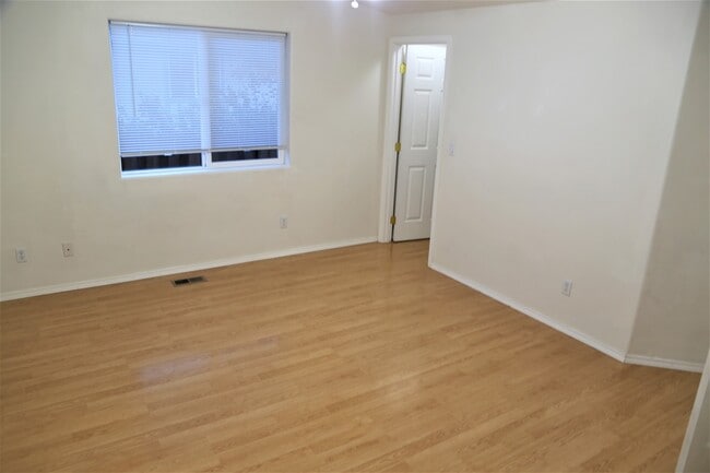 Photo - Clean 3 bed 2 bath Large Garage Open Living Area