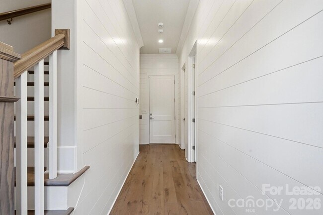 2428 Runnymede Ln