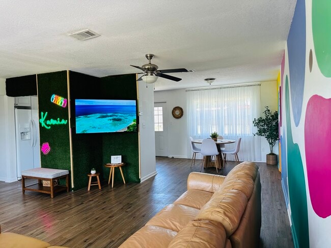 Photo - 4936 S Lakewood Dr