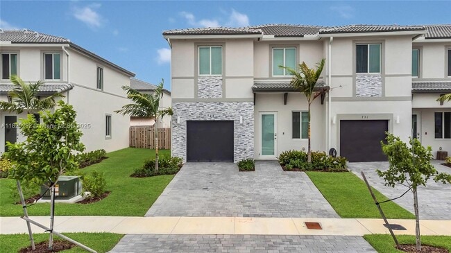 Photo - 725 SE 14th Ct Townhome