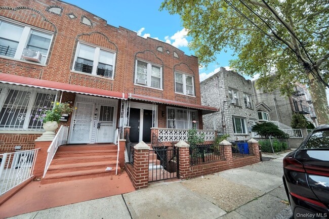 Building Photo - 251 E 46th St Unit 1A