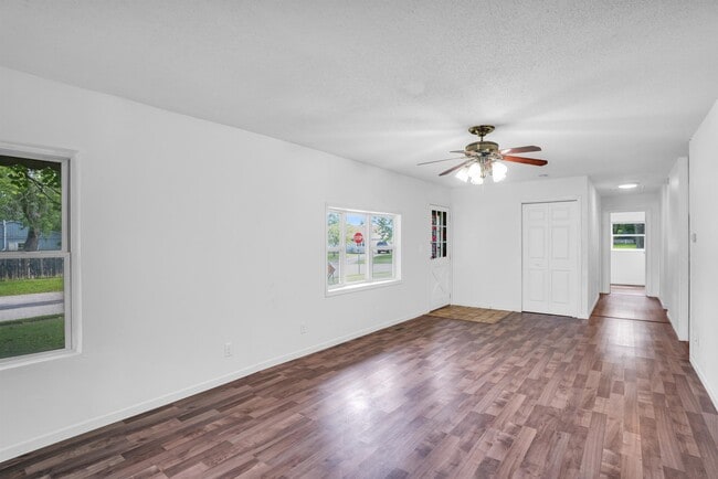 Photo - 2719 E High St