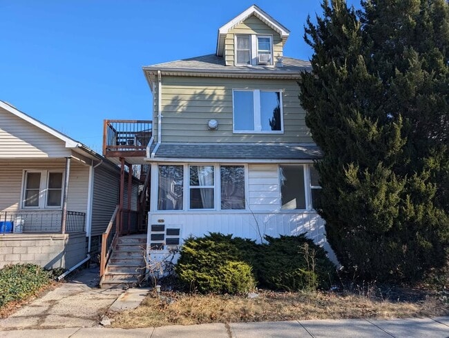Building Photo - 826 Ellrose Ave Unit 2