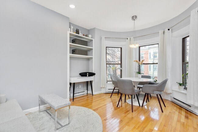 Building Photo - 21 Follen St Unit 2F