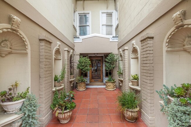 Photo - Pacific Heights: Updated Condo w/ Enchanting Shared Garden Unit 2051 Scott Street #101