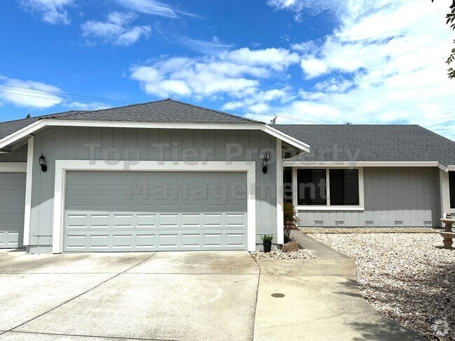 Building Photo - Spacious 4 Bed/2 Bath /1,970 square foot h... Rental