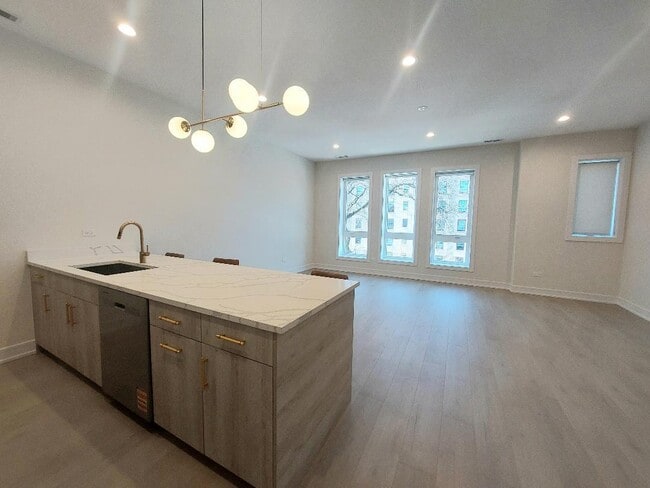 Photo - 4625 S Michigan Ave Unit 3