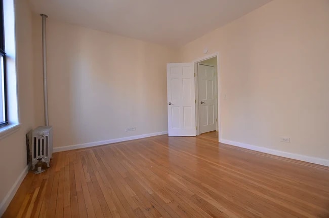 Building Photo - 121 E 38th St