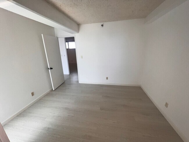 Photo - Fairway House: Newly Renovated.  2 bedroom... Unit 10B