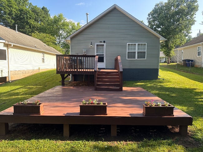 Photo - 1642 Thompson Dr