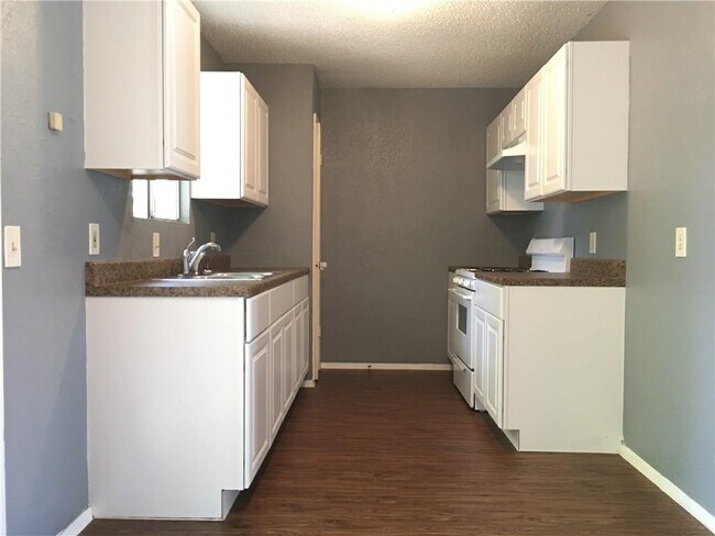 Building Photo - 5105 Pepper Ln