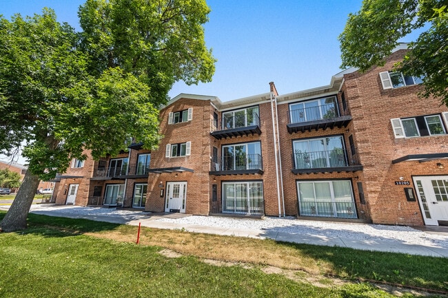 Building Photo - 10217 Dearlove Rd Unit 301