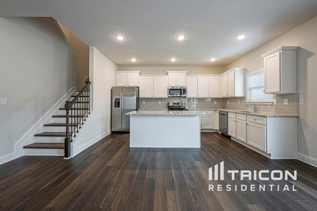 Photo - 304 Oxbow St