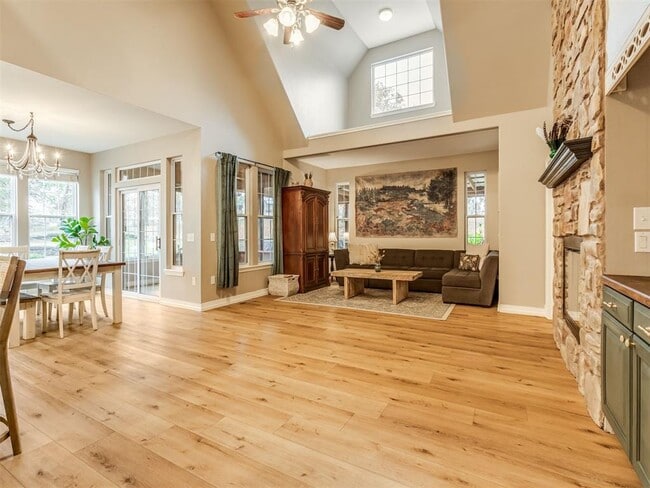 2485 Avalon Dr