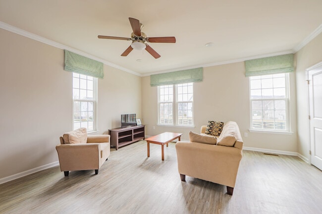 Living room - 1171 Sunset Avenue Ext