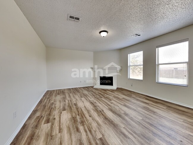 Photo - 1039 Mazourka Dr
