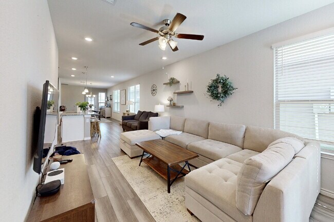 Photo - "Charming 3-Bedroom Retreat on Toledo Bend Drive – Spacious 1533 Sq Ft with 2 Full Baths in Colle...