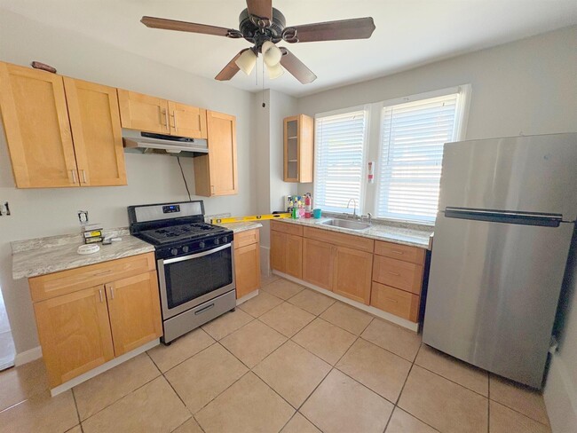 Building Photo - 196 Sherman St Unit 3