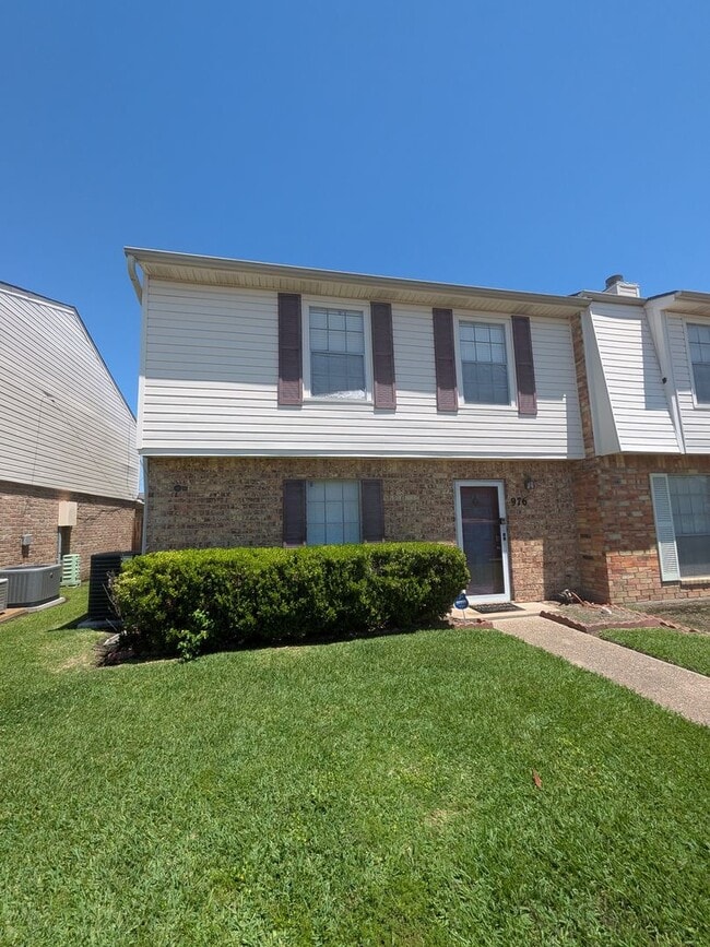 Photo - 976 Sunmeadow Dr