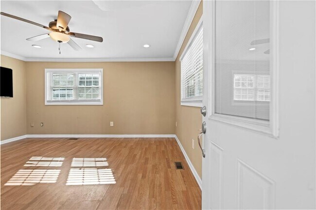 Photo - 159 Walnut St NW