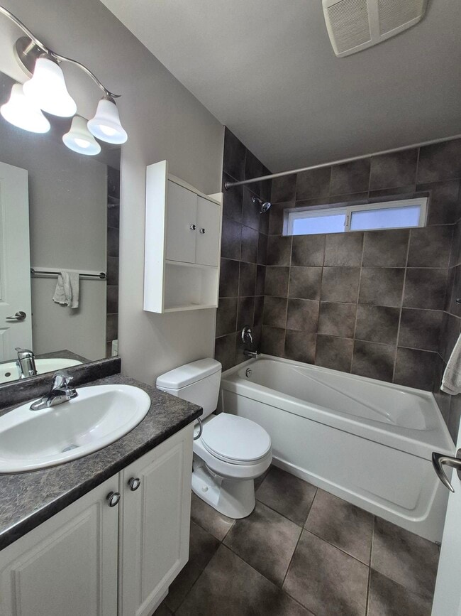 Photo - 6865-6865 Grant Rd W