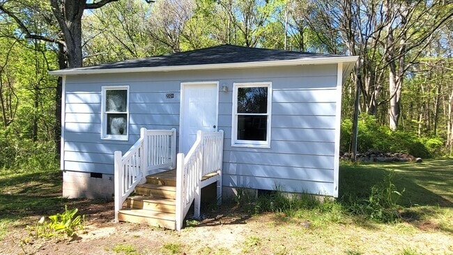 Building Photo - Remodeled Two Bedroom House for Rent in La...