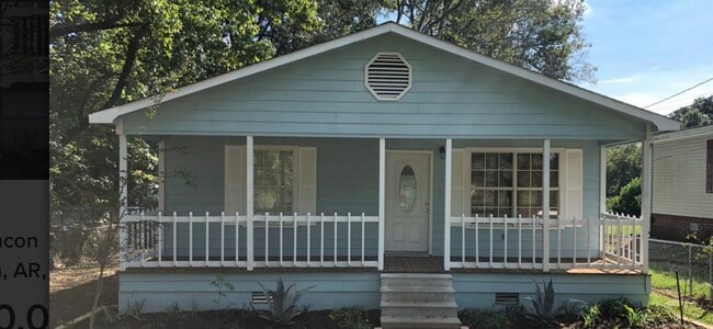 2BR 2BA 1200SF new HVAC screen windows, front and back patios, ST appliances, ceiling fans - 2251 Macon