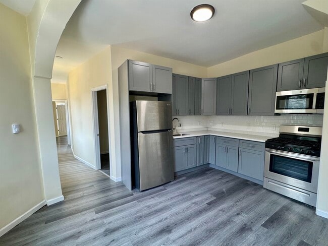 Building Photo - 566-568 Newark Ave Unit 2 Rental