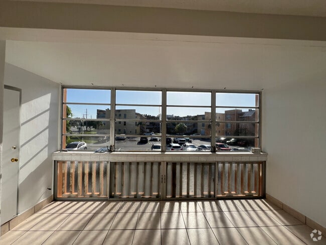 Building Photo - 1591 NE Miami Gardens Dr Rental