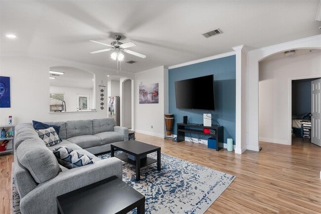 Photo - 208 Banner Ave