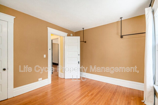 Photo - 354 Richard Terrace SE Unit 2